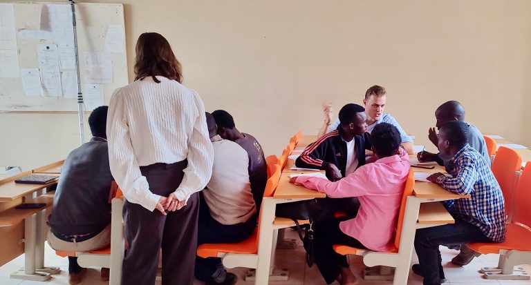 TU Delft and Maasai Mara University students group discussion